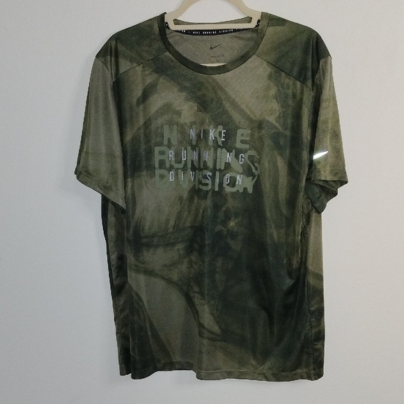 Nike Men's Camouflage Running Tee - Picture 1 of 3